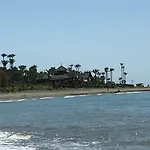 Playa Sin Aglomeraciones, Tarifas Especiales Cerca De Puerto Banus *