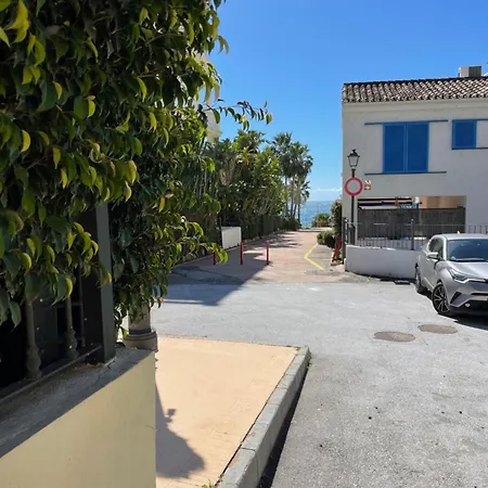 Playa Sin Aglomeraciones, Tarifas Especiales Cerca De Puerto Banús