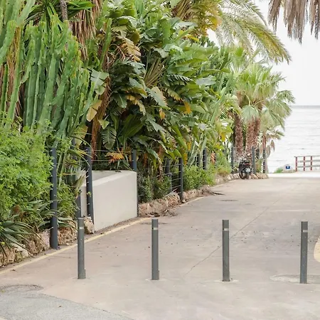 Playa Sin Aglomeraciones, Tarifas Especiales Cerca De Puerto Banús Estepona