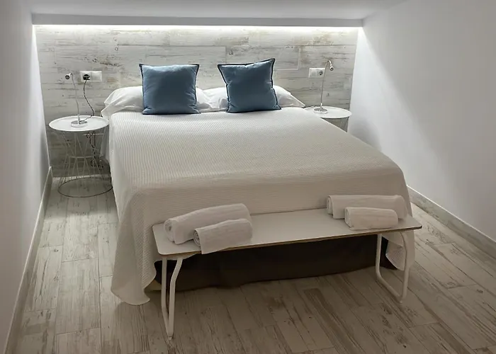 Playa Sin Aglomeraciones, Tarifas Especiales Cerca De Puerto Banús *