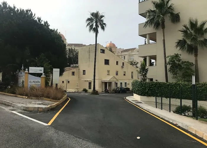 Playa Sin Aglomeraciones, Tarifas Especiales Cerca De Puerto Banús *