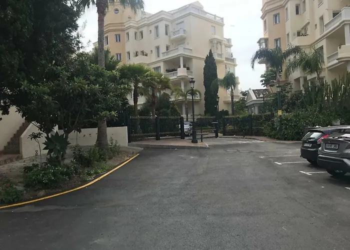 Playa Sin Aglomeraciones, Tarifas Especiales Cerca De Puerto Banus *