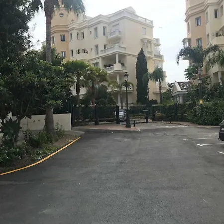 Playa Sin Aglomeraciones, Tarifas Especiales Cerca De Puerto Banus *